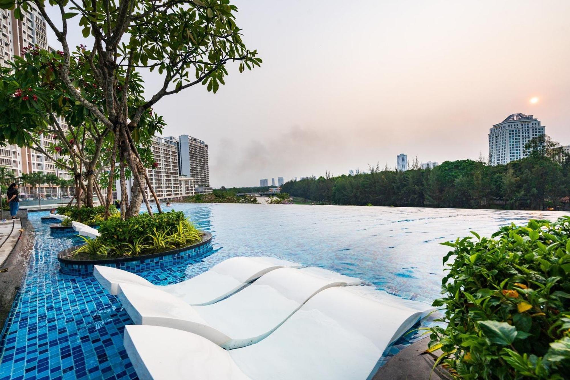 Апарт отель Convinia Luxury The Peak Midtown Хошимин Экстерьер фото