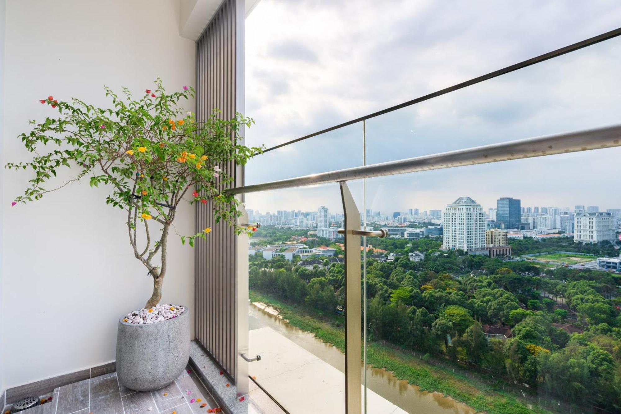 Апарт отель Convinia Luxury The Peak Midtown Хошимин Экстерьер фото